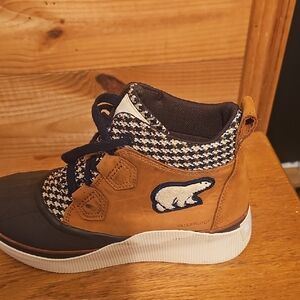 Sorel Brown and Black Boots with Leather Upper (Please See Pics For Slight Wear)
